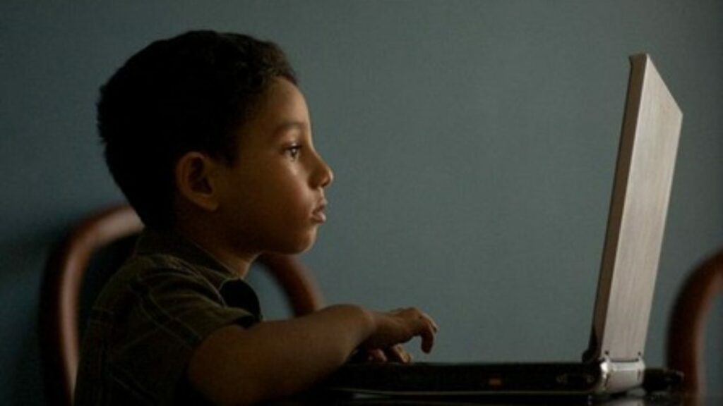 kids computer play 1280x720 1